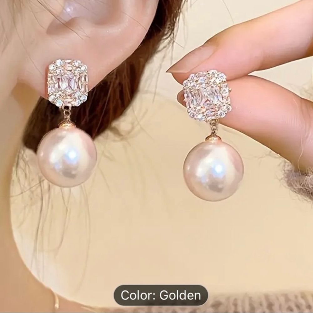 Elegant Gold and Pearl Drop Earrings